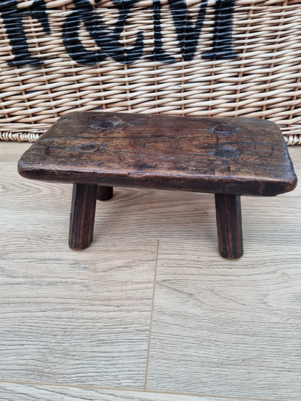 GOOD 19THC MILKING STOOL GREAT COLOUR AND PATINA