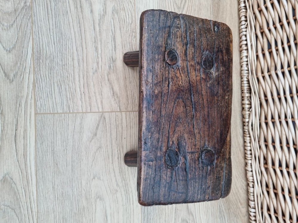 GOOD 19THC MILKING STOOL GREAT COLOUR AND PATINA View IV