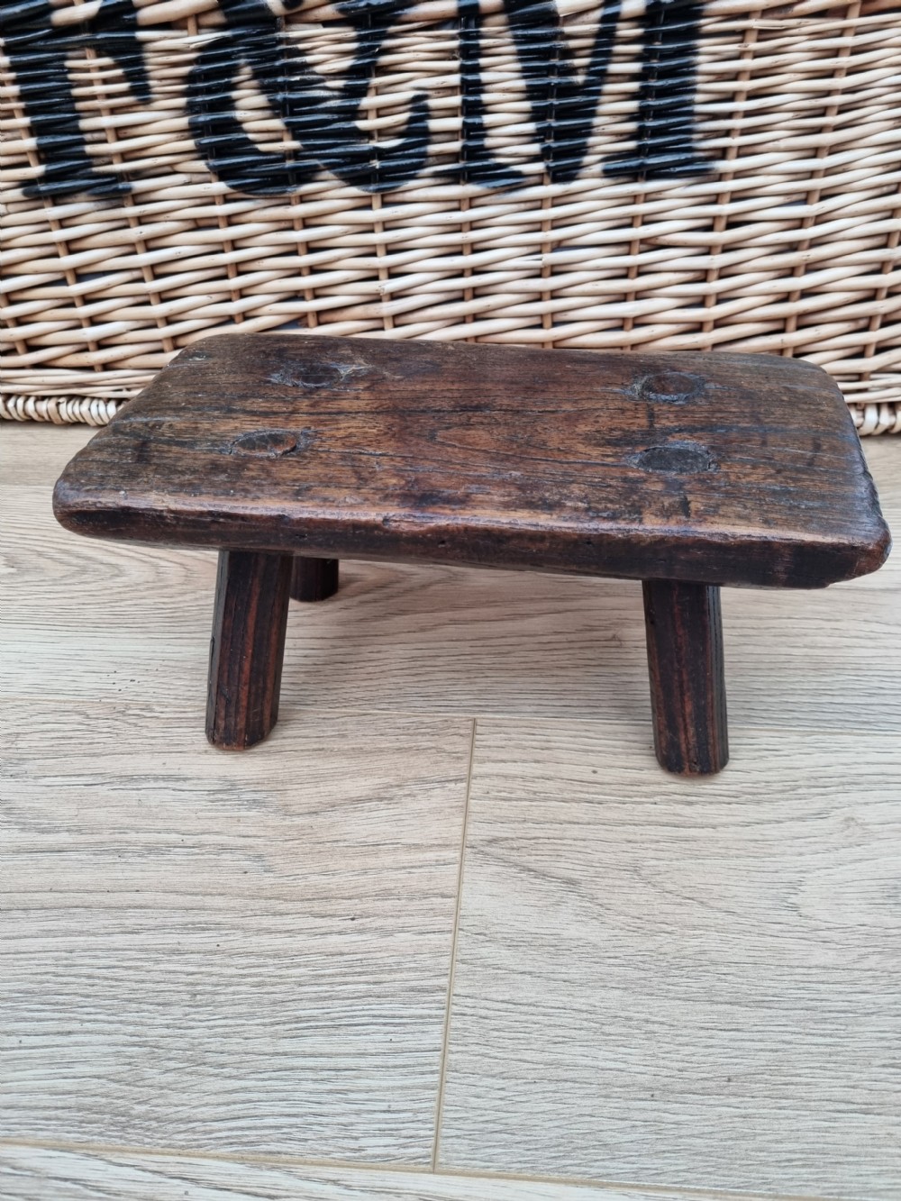 GOOD 19THC MILKING STOOL GREAT COLOUR AND PATINA View V