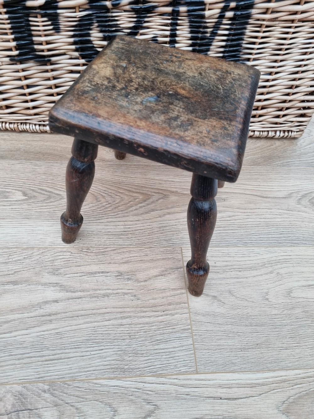 A COUNTRY 19THC TURNED LEG SMALL MILKING STOOL View II