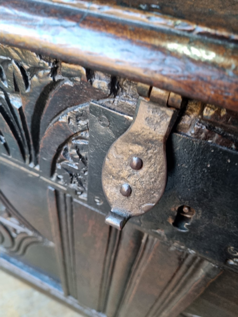 GOOD LATE 17THC CARVED OAK COFFER ORIGINAL THROUGHOUT. View III