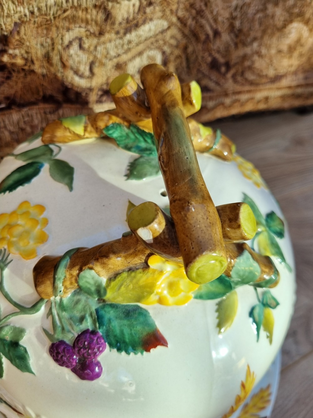 GEORGE JONES MAJOLICA CHEESE DISH AND BASE C1870 View V