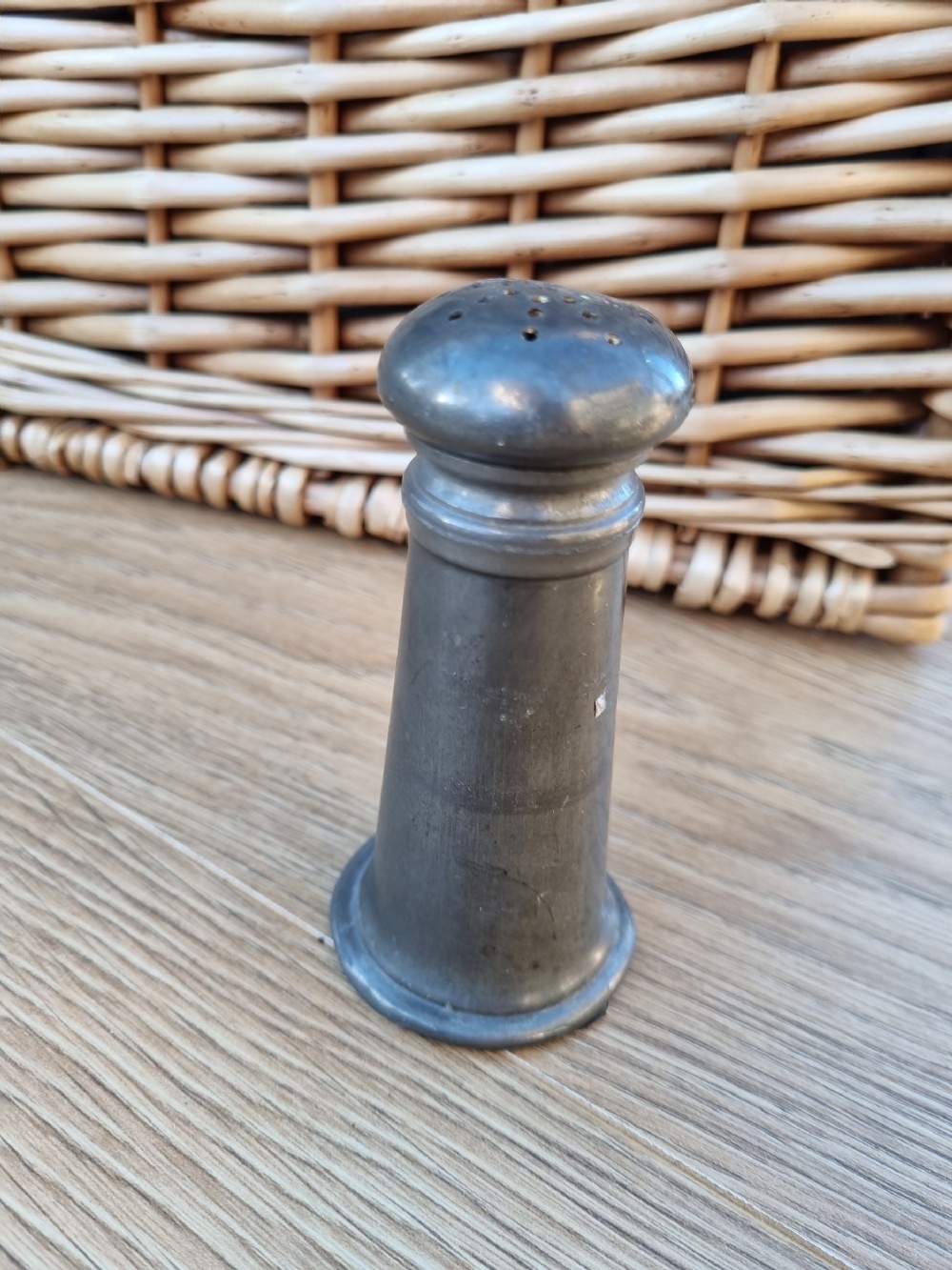 EX WENDERTON KITCHENALIA SALE L18THC PEWTER SIFTER 