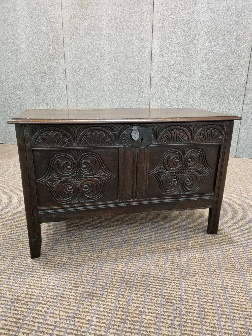 GOOD LATE 17THC CARVED OAK COFFER ORIGINAL THROUGHOUT.