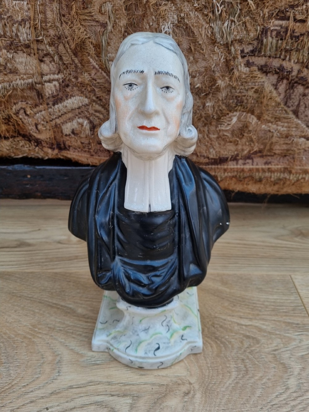 LARGE 29CMS H ANTIQUE STAFFORDSHIRE FIGURE OF DR WESLEY