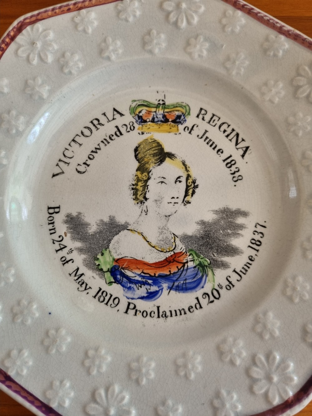 RARE EARLY 19THC QUEEN VICTORIA CORONATION PLATE 17CMS D View V