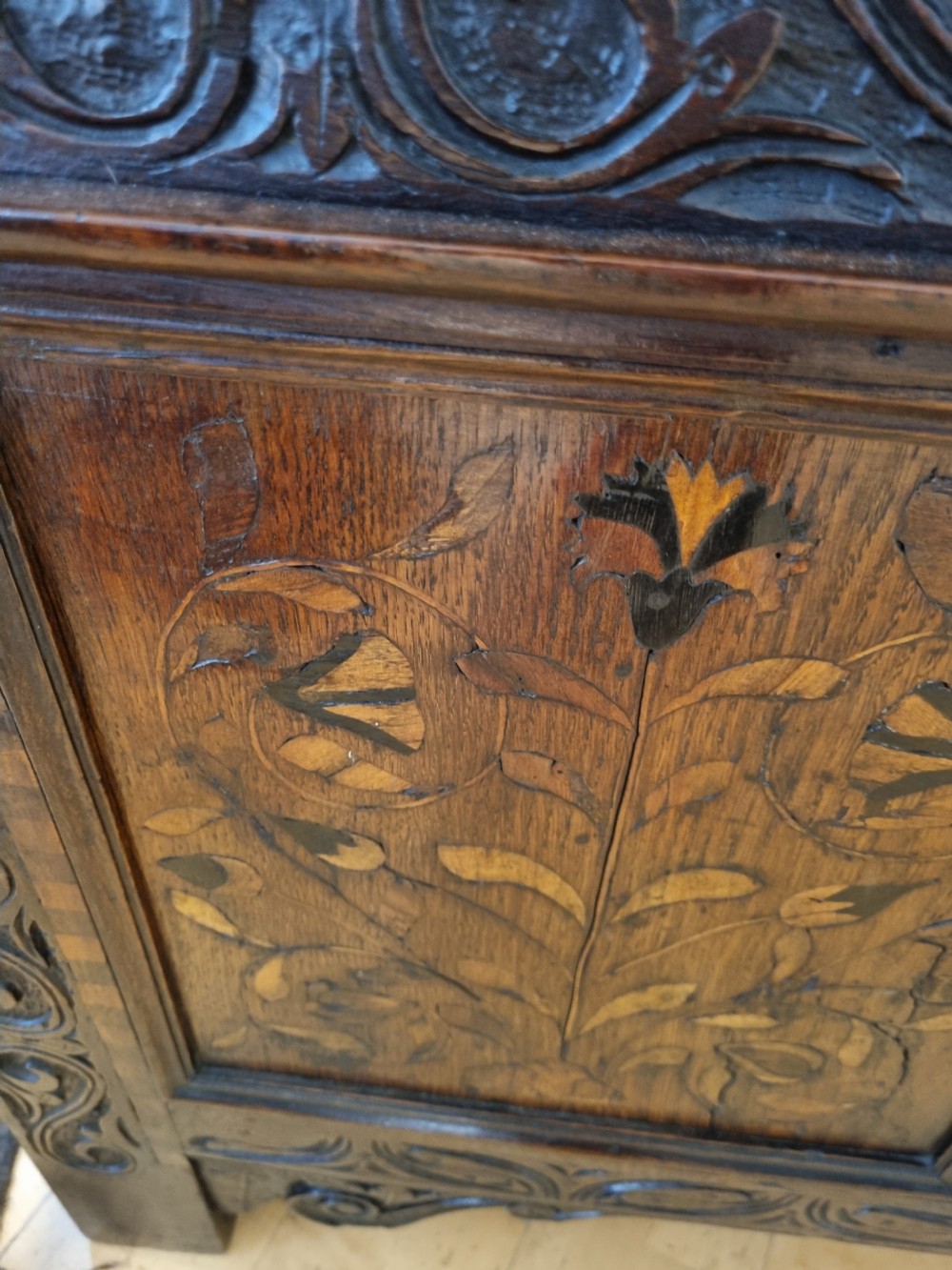 RARE MID 17TH C YORKSHIRE MARQUETRY PANELLED  OAK COFFER/KIST  View IV