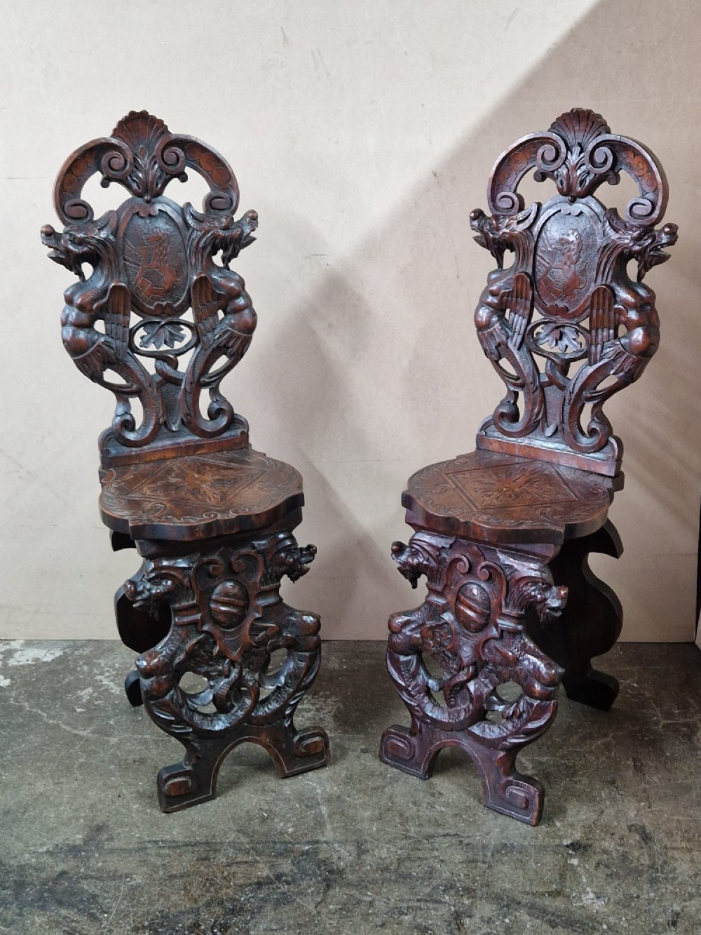 18THC ITALIAN CARVED PAIR OF OUTSTANDING WALNUT HALL CHAIRS