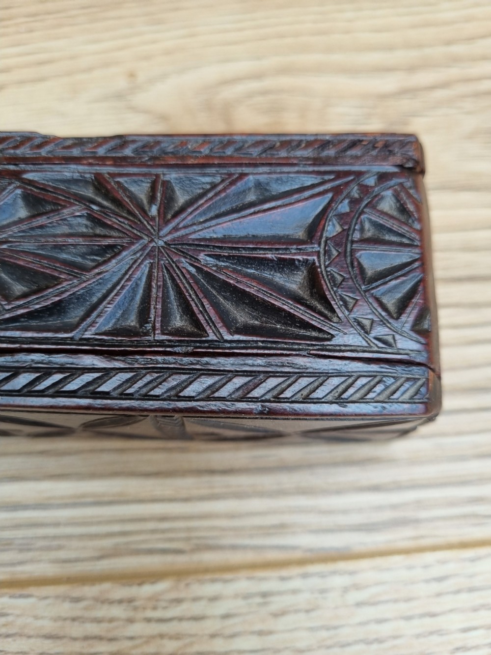 17THC OAK CHIP CARVED OAK PEN/QUILLBOX WITH NIB DIVISION  View II
