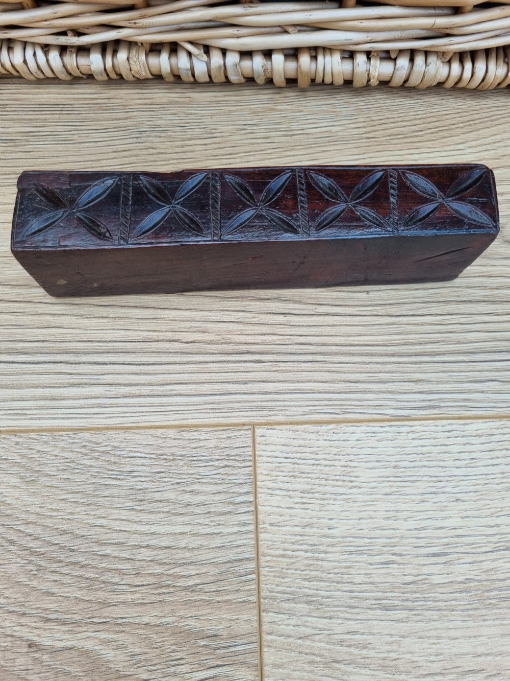17THC OAK CHIP CARVED OAK PEN/QUILLBOX WITH NIB DIVISION  View IV