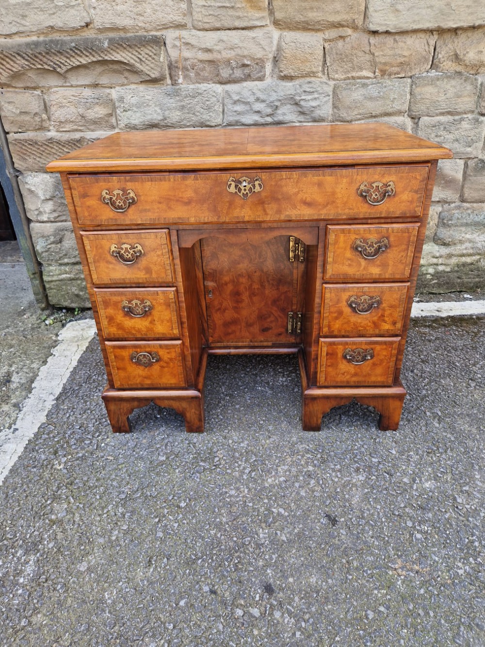 SMALL WALNUT KNEEHOLE DESK