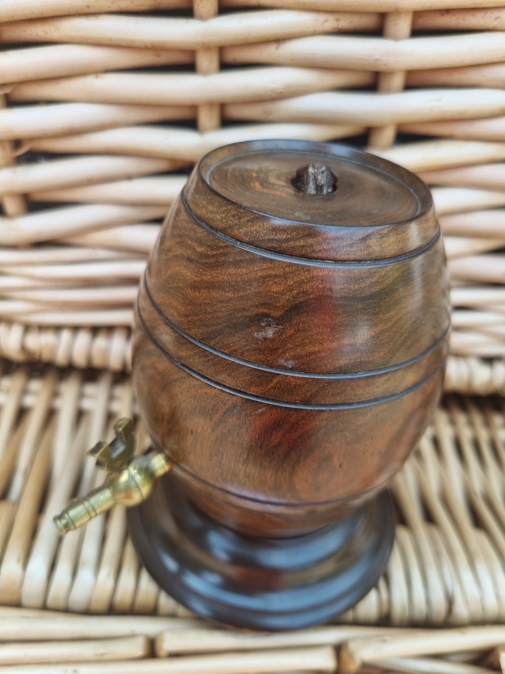 RARE L18TH/E19THC LIGNUM VITAE STRING HOLDER IN BARREL FORM View V