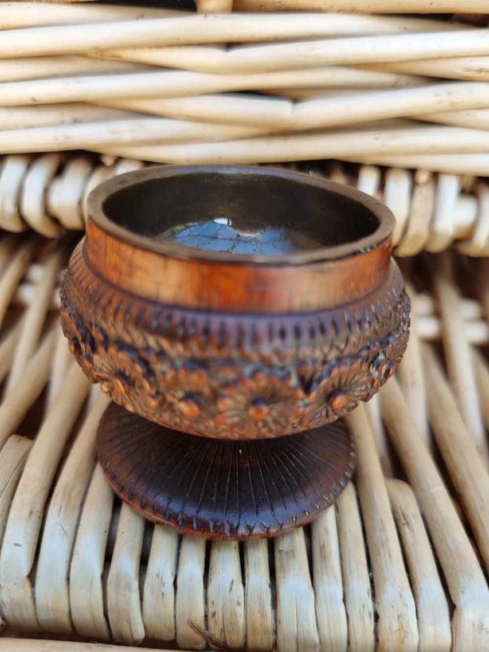 18TH SUPERBLY CARVED SALT GOBLET