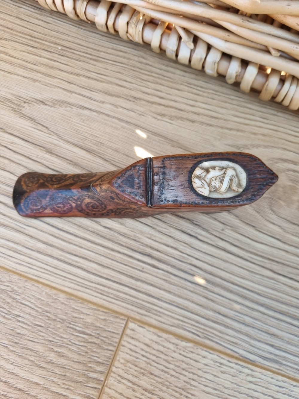 SUPERB DECORATED L18THC/19THC SNUFF SHOE . View II