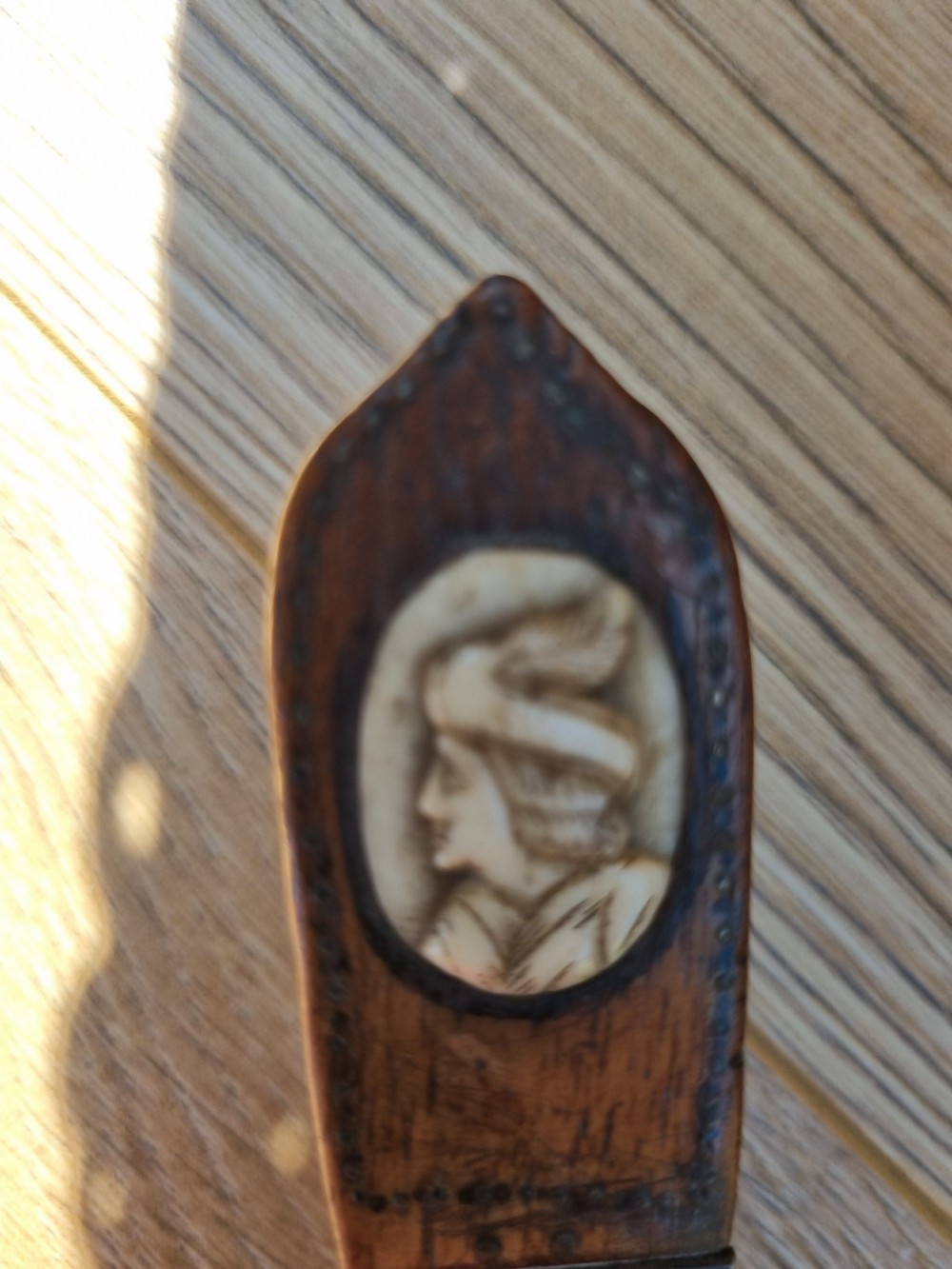 SUPERB DECORATED L18THC/19THC SNUFF SHOE . View III