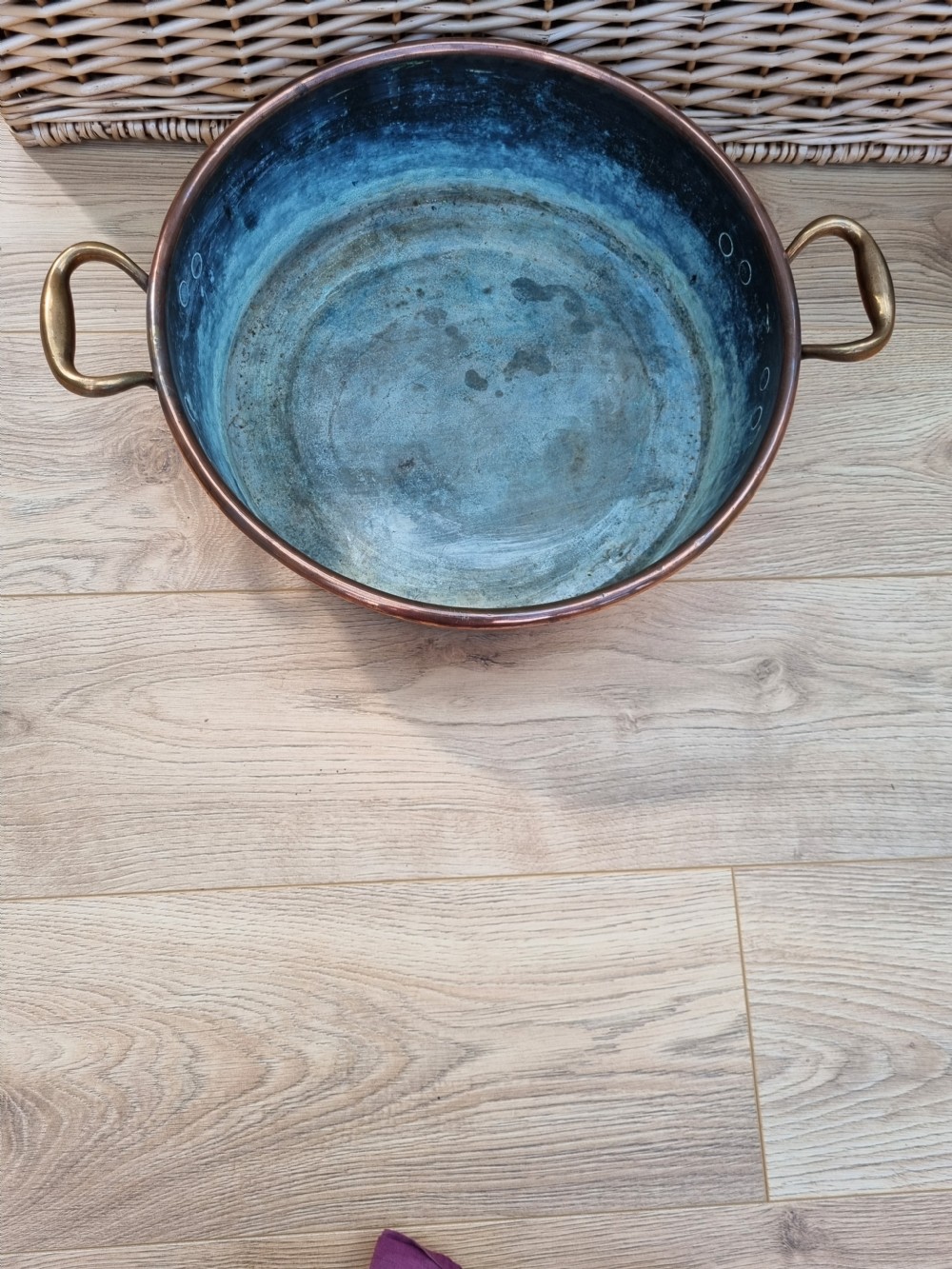 LARGE 19THC HEAVY GAUGE COPPER DAIRY PAN  View III
