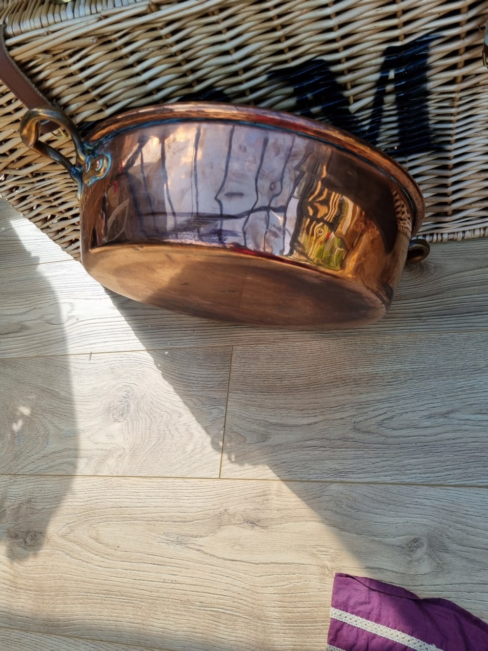LARGE 19THC HEAVY GAUGE COPPER DAIRY PAN  View IV