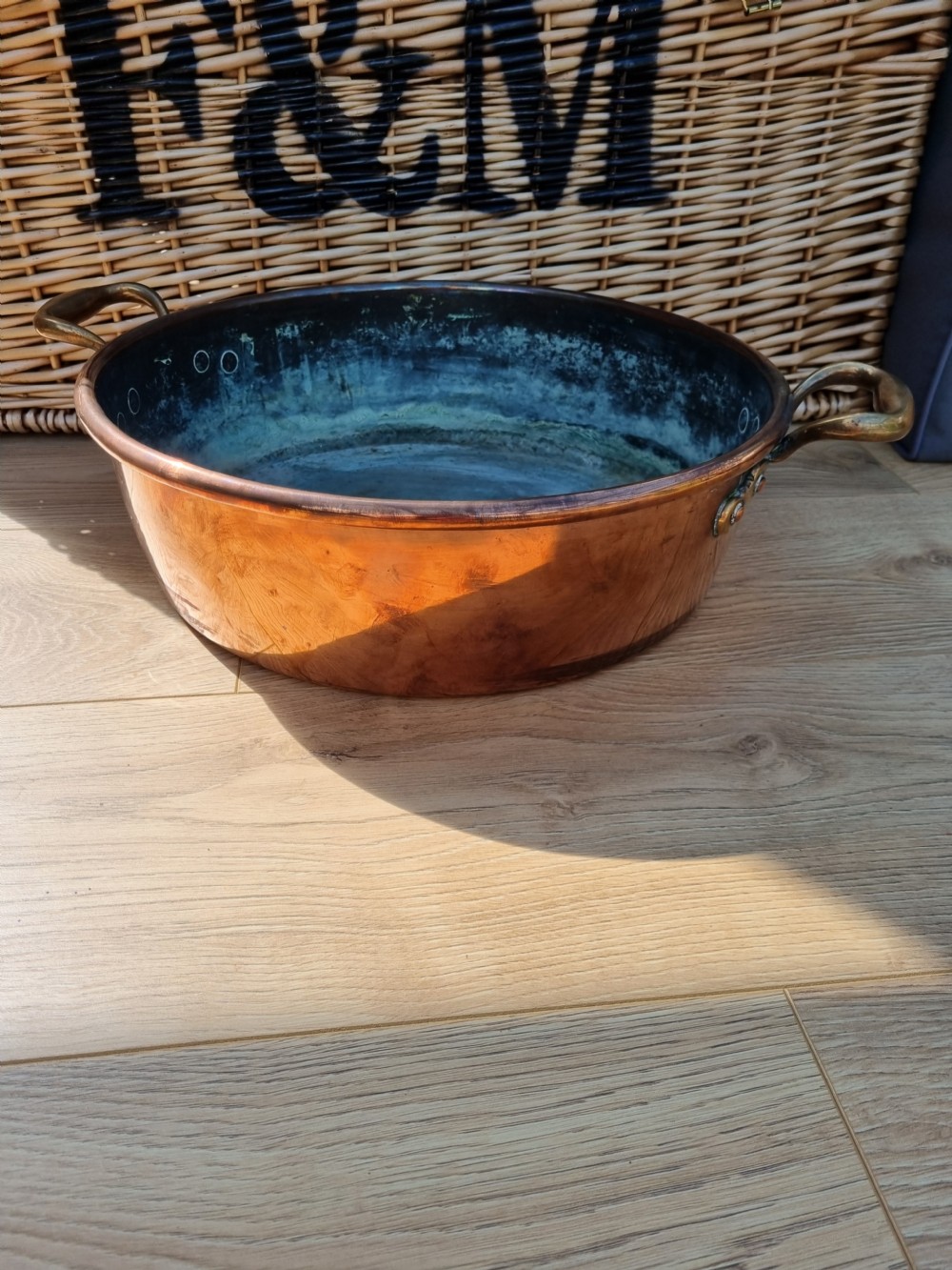 LARGE 19THC HEAVY GAUGE COPPER DAIRY PAN  View VI