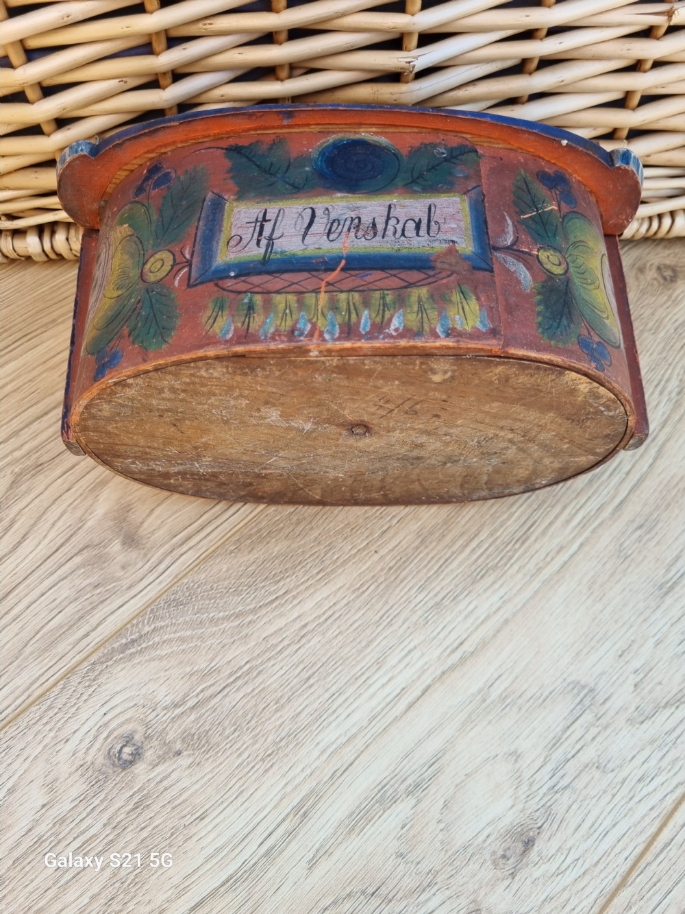 An antique 19th-century Norwegian bentwood tine box with original painted folk art decoration and vertical locking pegs. View II