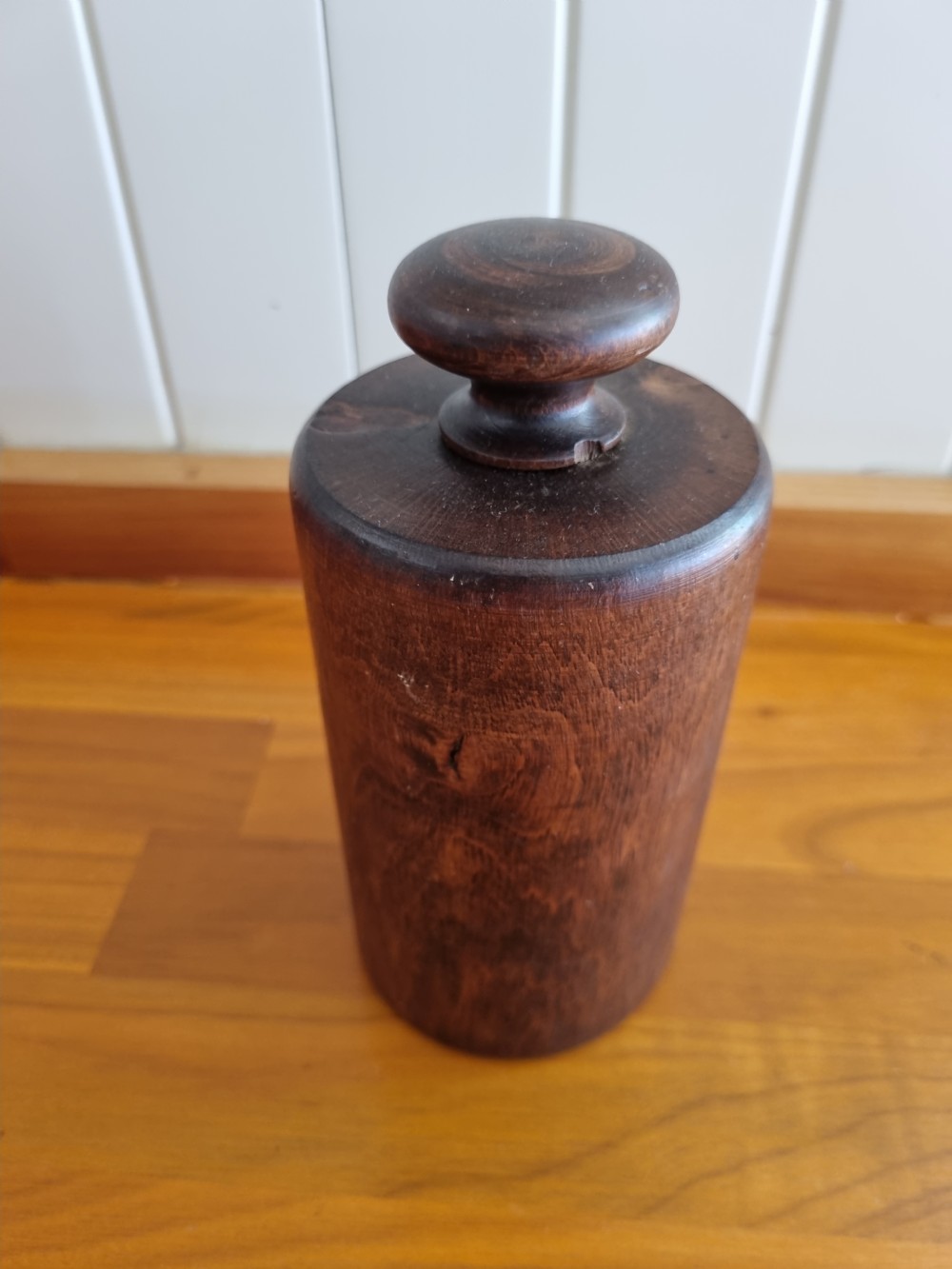 RARE SET OF 3 19THC TREEN PIE MOULDS. View II