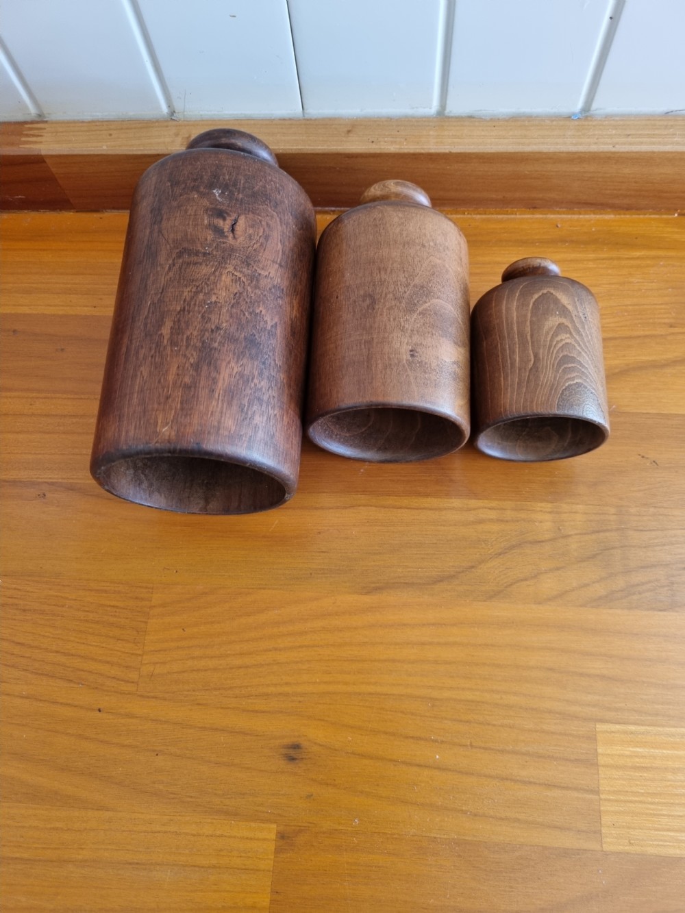 RARE SET OF 3 19THC TREEN PIE MOULDS. View III