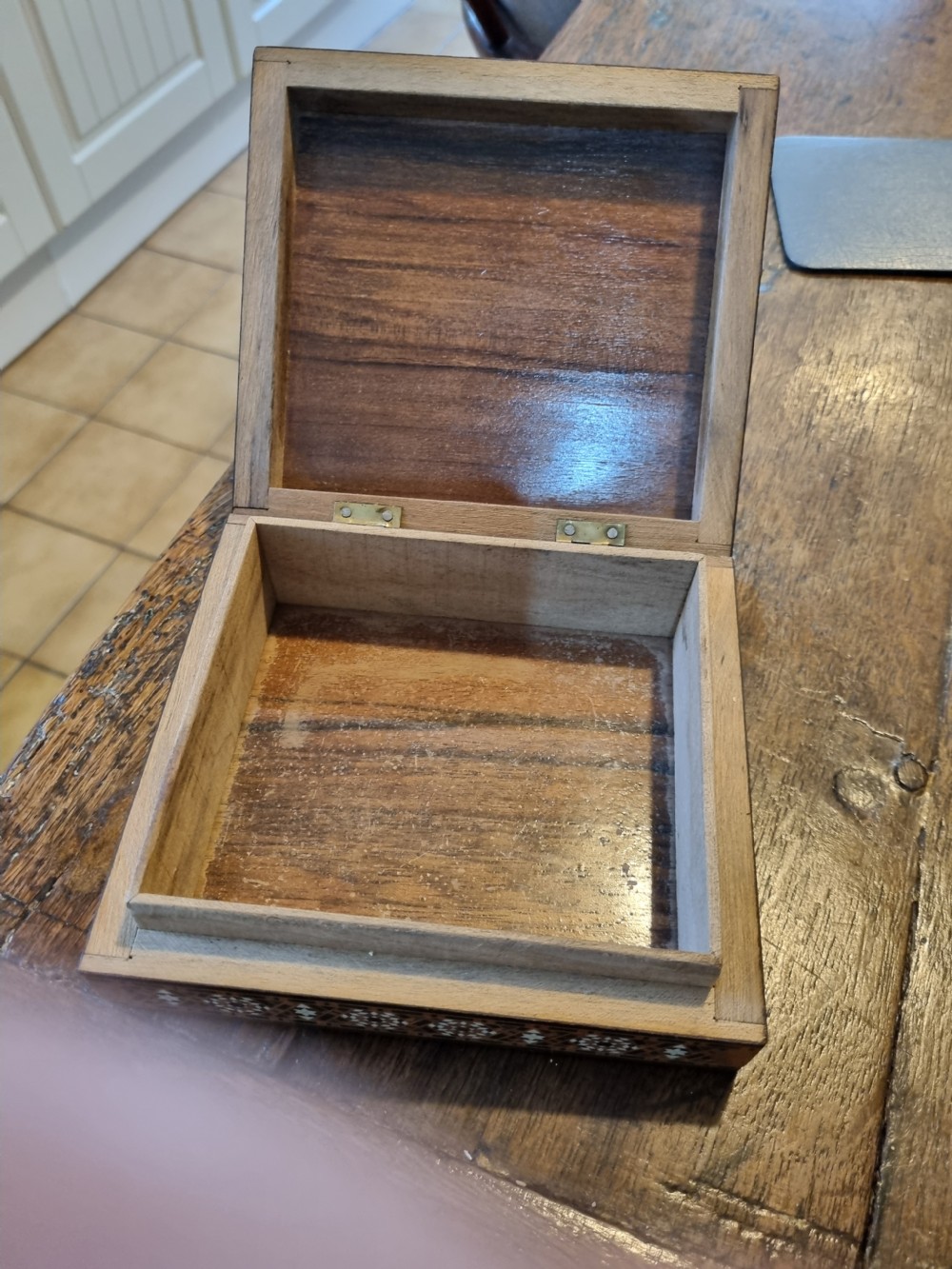 SUPER E.20THC INLAID CARD BOX IN OLIVEWOOD ,MOTHER OF PEARL ETC SYRIAN  View III