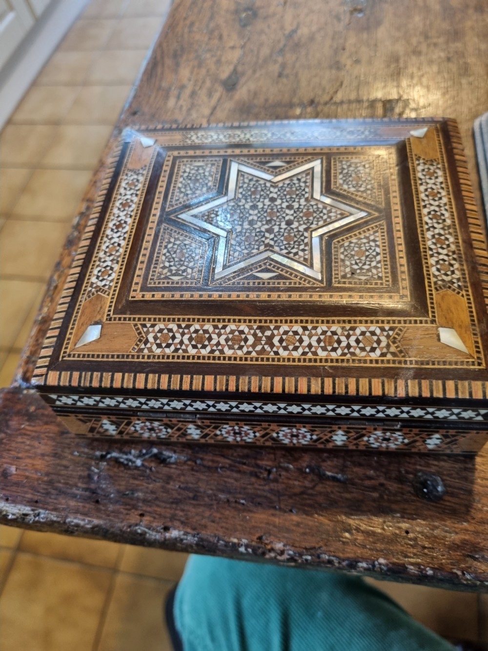 SUPER E.20THC INLAID CARD BOX IN OLIVEWOOD ,MOTHER OF PEARL ETC SYRIAN  View V