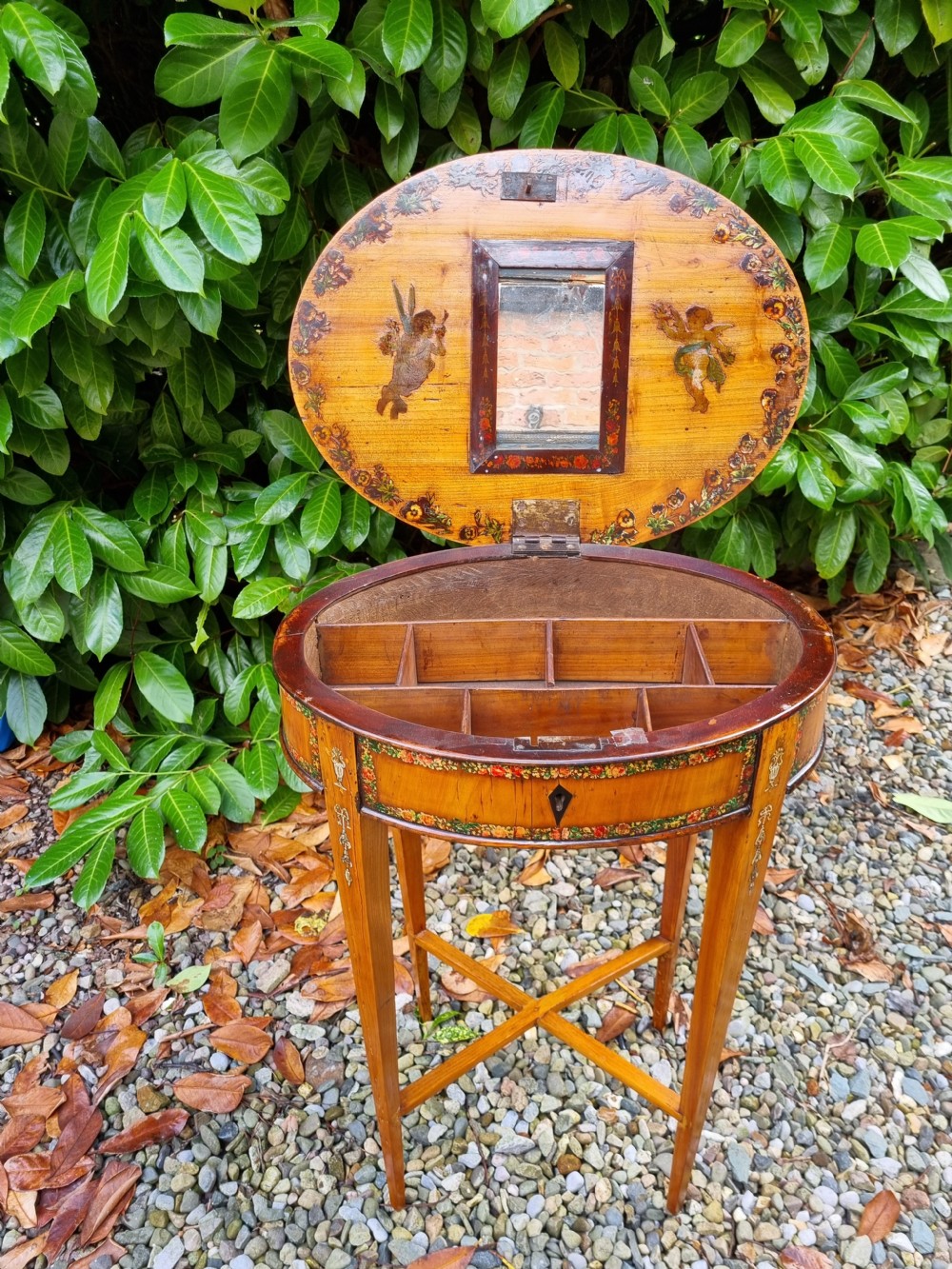 GOOD L18THC/E19THC PAINTED AND DECORATED SATINWOOD OVAL TABLE. View II