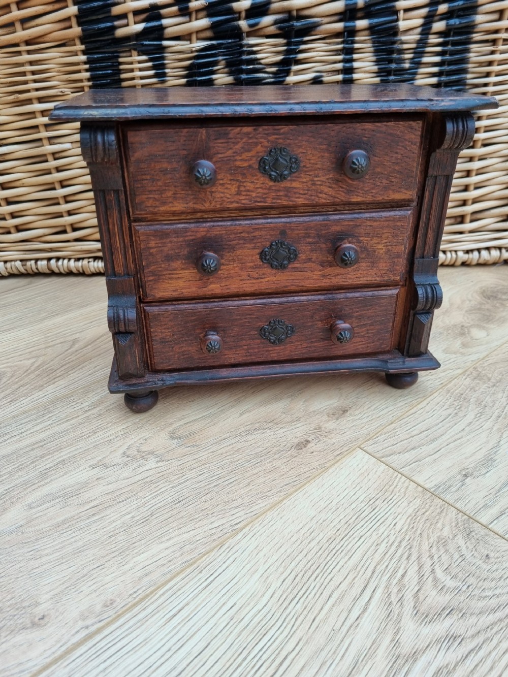 A MINATURE OAK 19THC CHEST OF DRAWERS