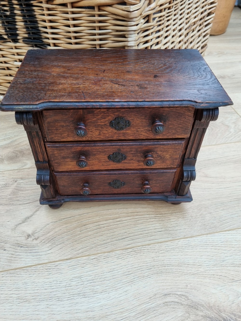 A MINATURE OAK 19THC CHEST OF DRAWERS View VI