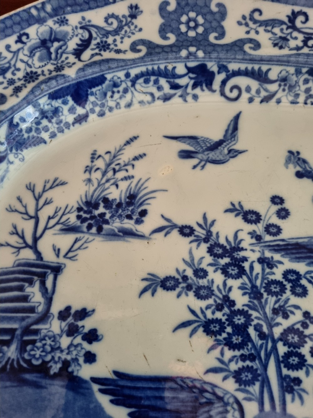 LARGE PERFECT EARLY  19THC BLUE AND WHITE MEAT PLATE 