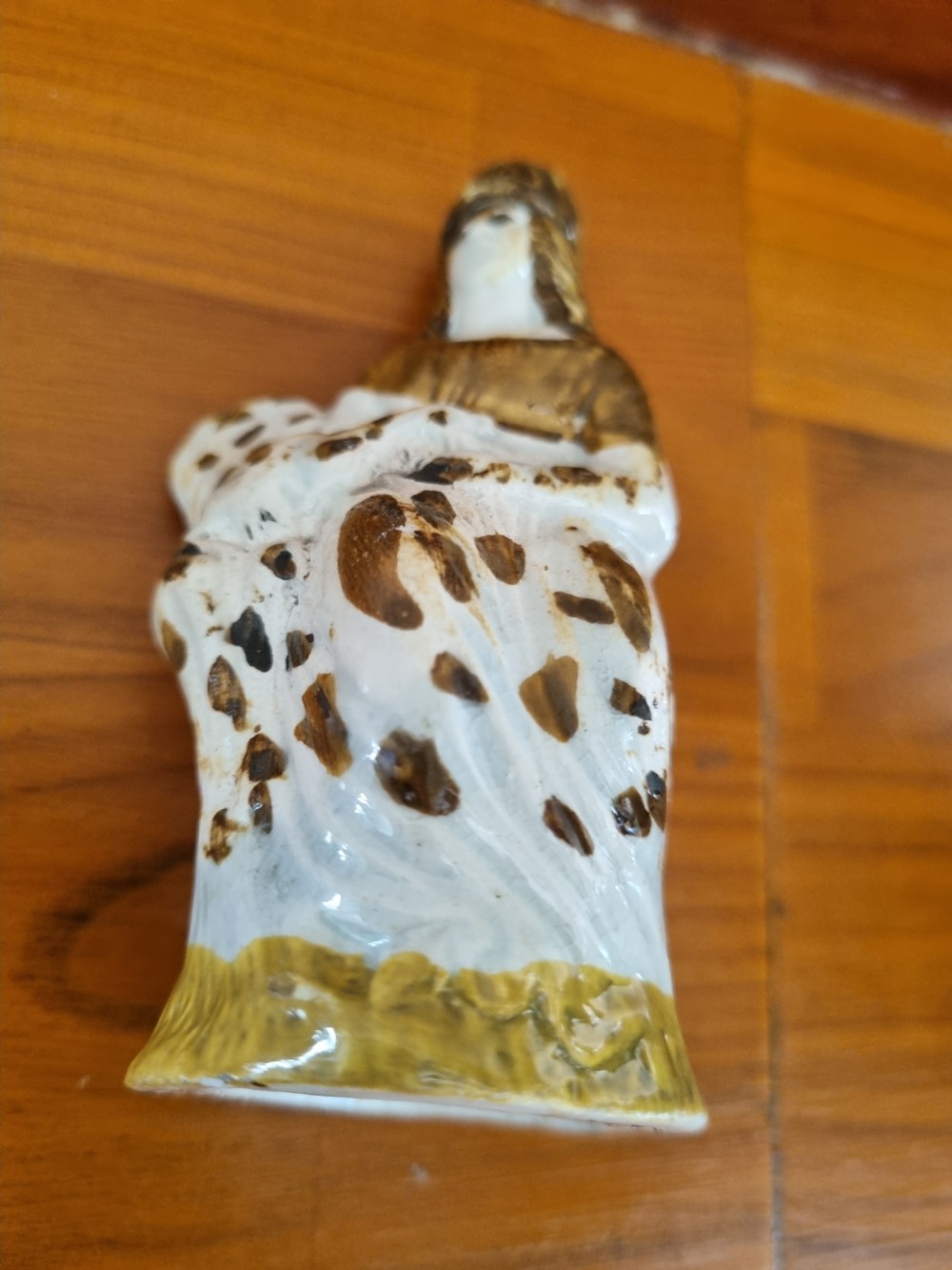 A L18THC/E19THC PRATTWARE POTTERY CANDLE SNUFFER OF MOTHER AND CHILD View II