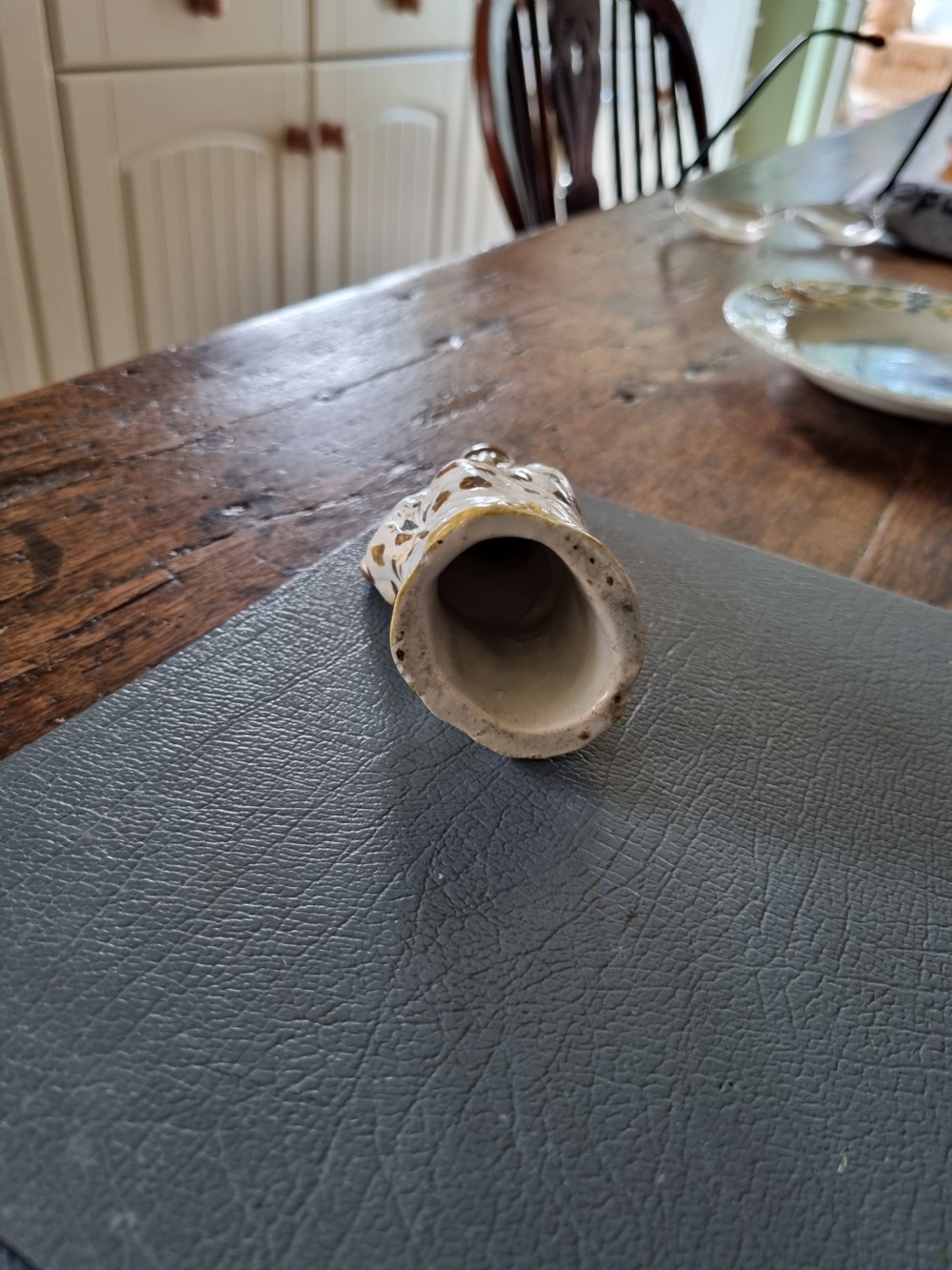 A L18THC/E19THC PRATTWARE POTTERY CANDLE SNUFFER OF MOTHER AND CHILD View IV