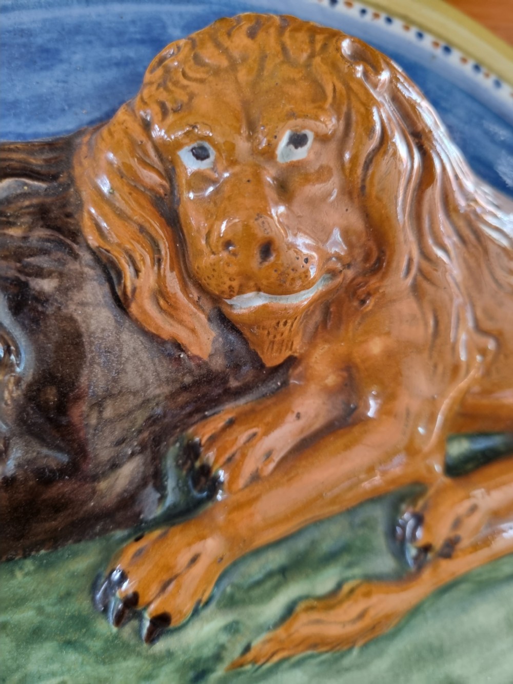 LARGE L18THC PRATTWARE OVAL PLAQUE OF 2 LIONS View II