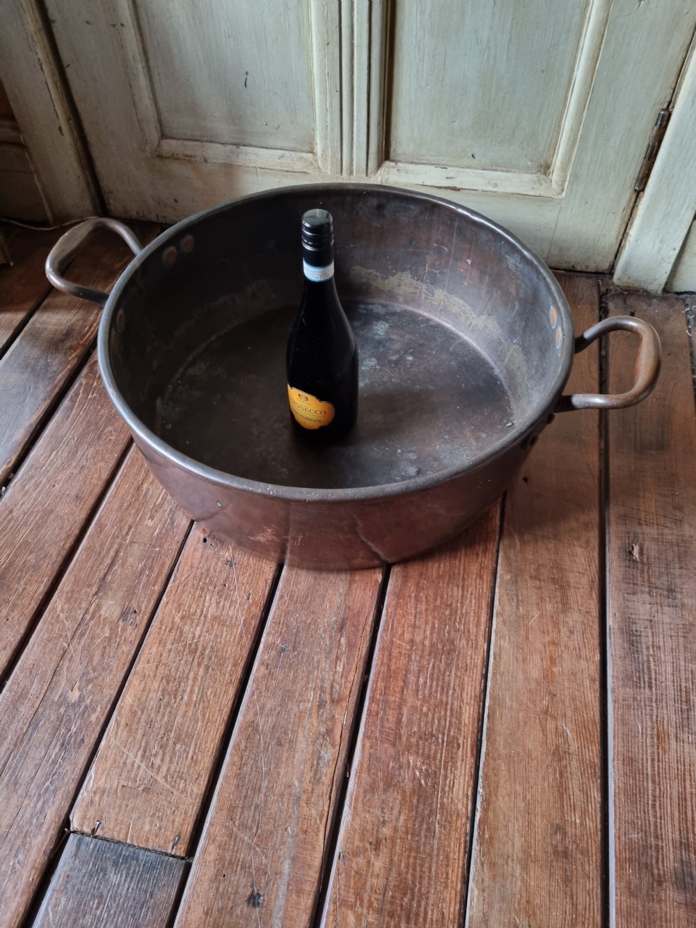 MASSIVE UNTOUCHED 19THC COUNTRY HOUSE COPPER PAN 
 View II