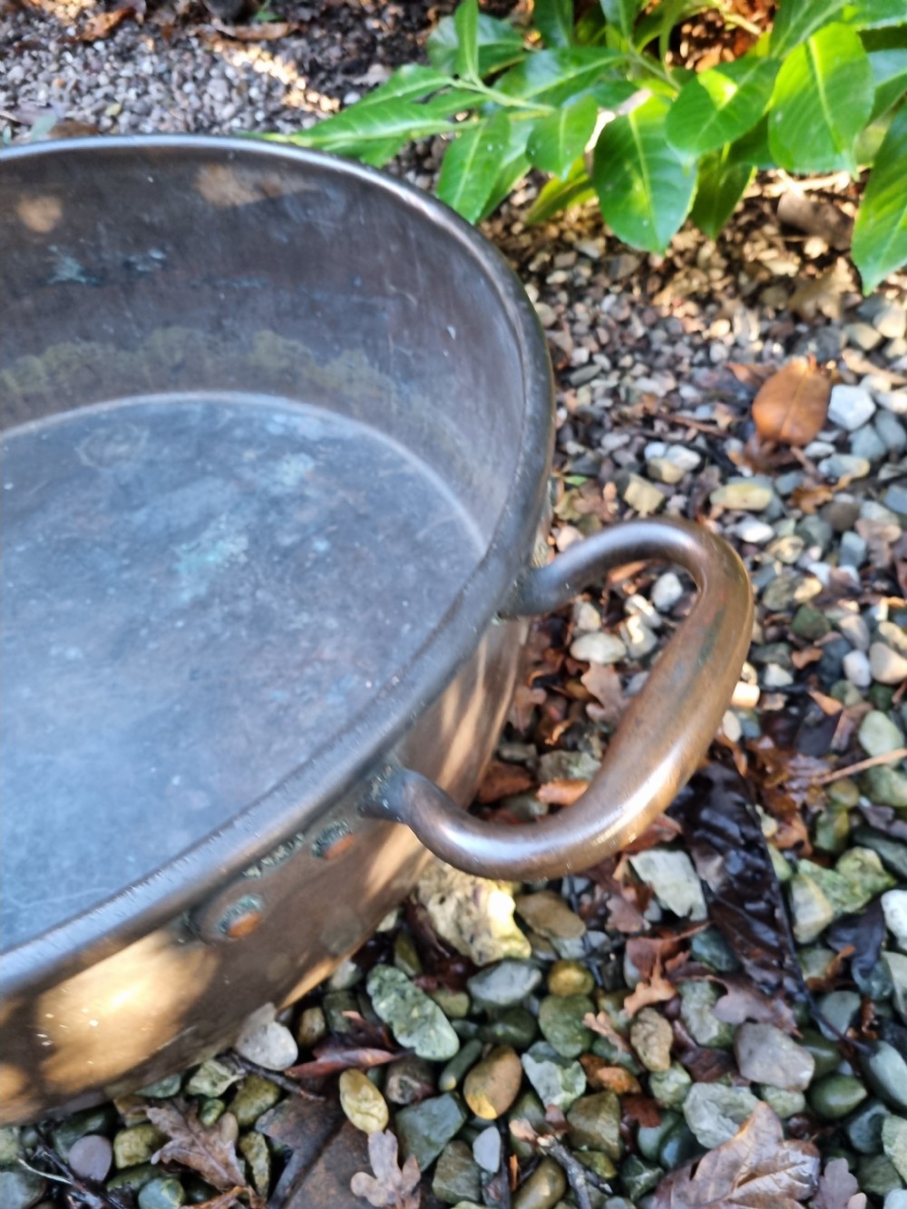 MASSIVE UNTOUCHED 19THC COUNTRY HOUSE COPPER PAN 
 View IV
