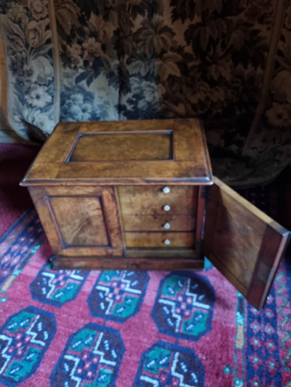 WALNUT 19THC COLLECTOR,S  CABINET OF THE HIGHEST QUALITY 4 DRAWERS View VIII