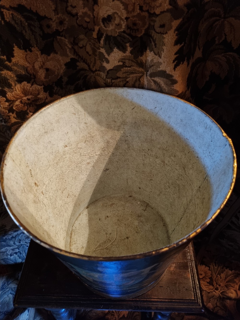 LARGE 19THC TOLEWARE DECORATED FIRE BUCKET . View VII