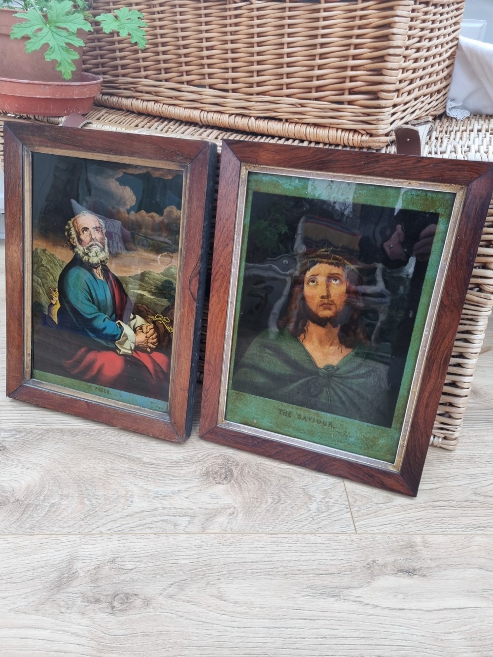 L18THC/E19THC REVERSE GLASS PICTURE OF 
