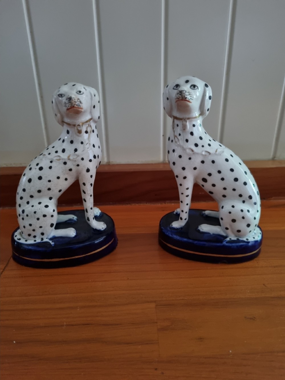 GOOD PAIR OF 19THC STAFFORDSHIRE DALMATIANS. 