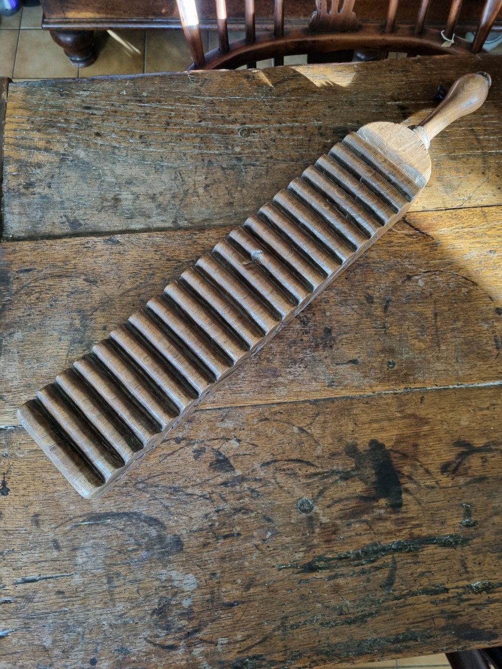 LARGE WELSH DATED AND CARVED TREEN LAUNDRY PADDLE View VIII