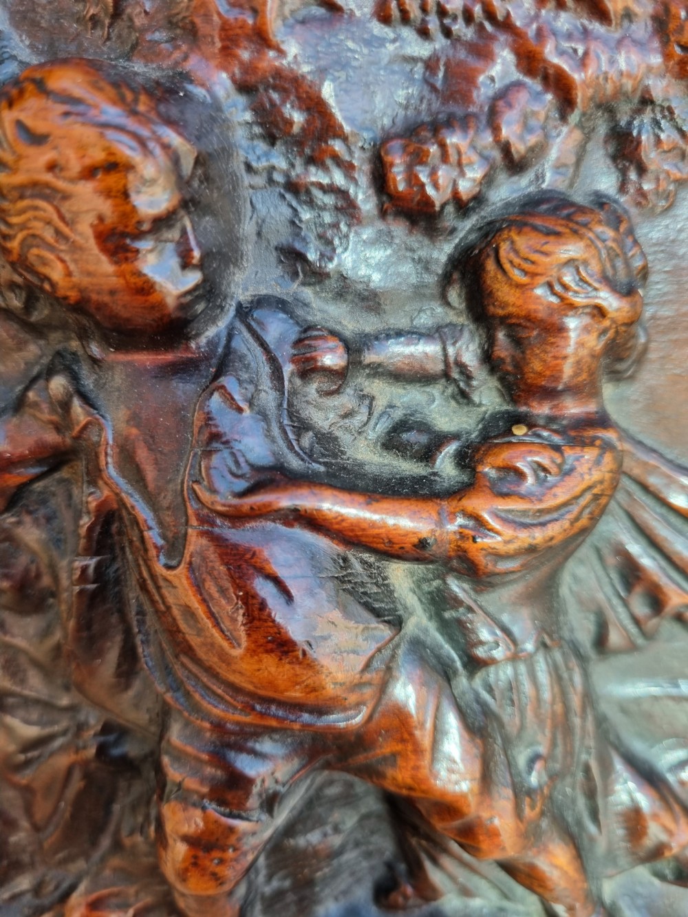 A 18THC WALNUT CARVED PANEL OF CHILDREN PLAYING View IV