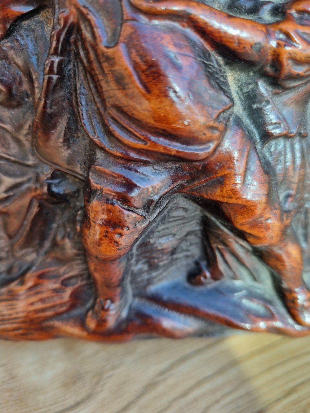 A 18THC WALNUT CARVED PANEL OF CHILDREN PLAYING View V