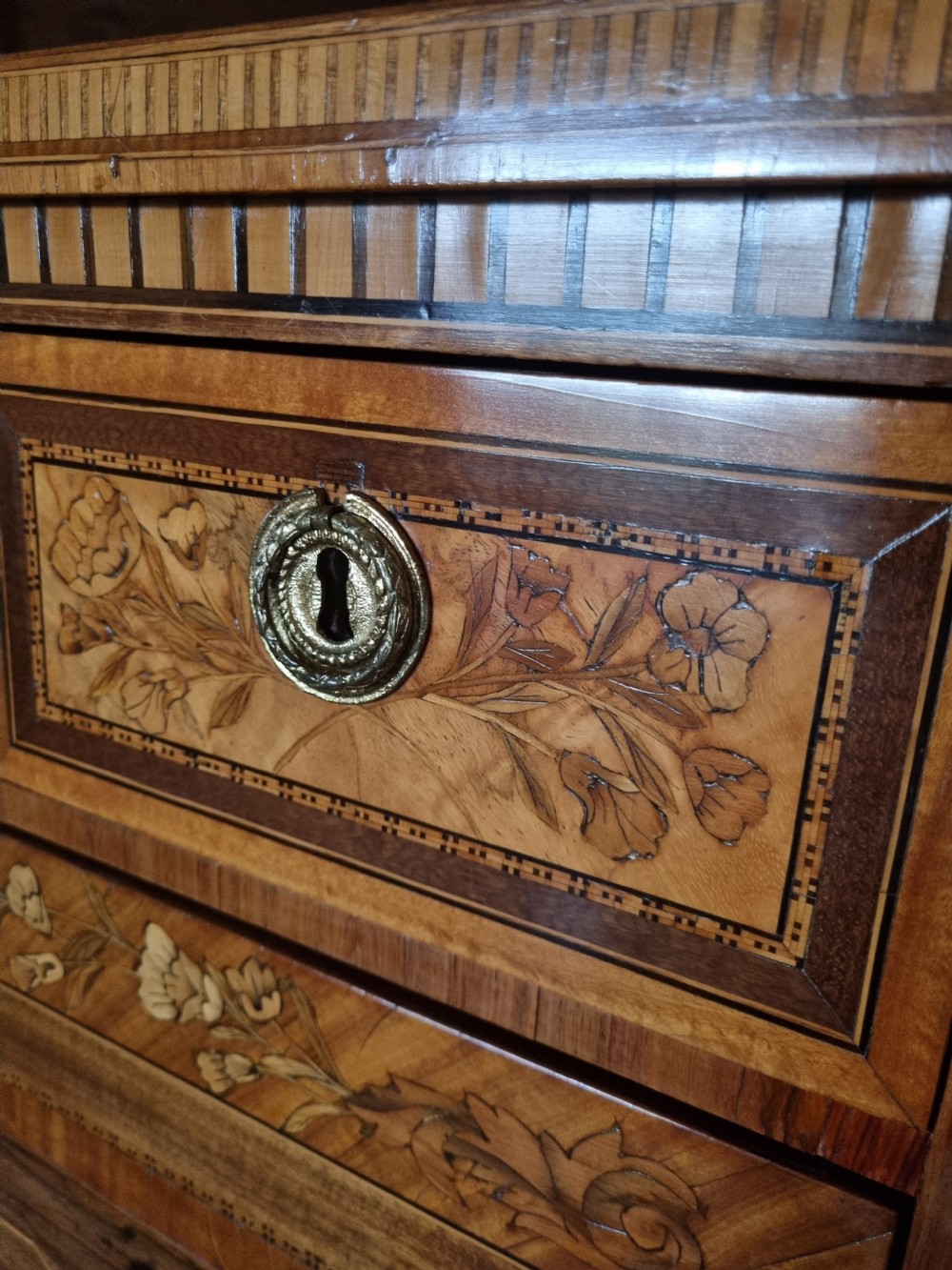WONDERFUL EARLY 19THC  INLAID WALNUT ESCRITOIRE/WRITING DESK View V