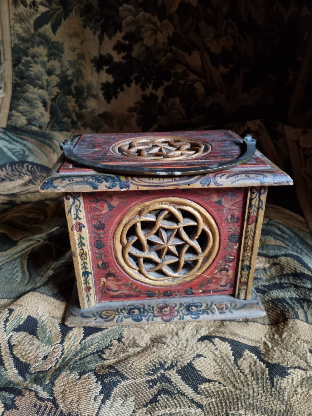  ORIGINAL 18ThC PAINTED WOODEN CARRIAGE FOOT WARMER
 View III