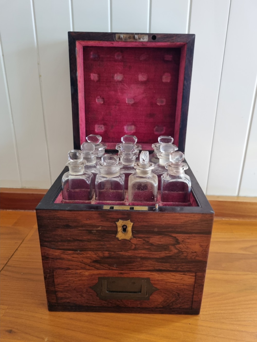 E.19TH CENTURY ROSEWOOD NAMED FITTED APOTHECARY BOX. View VII