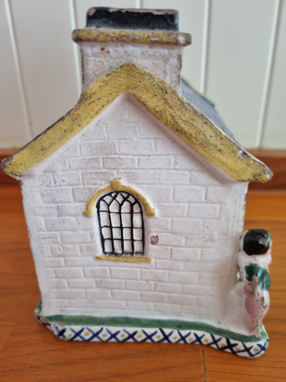 MASSIVE L18THC/E19THC PRATTWARE MONEY BOX  View VII