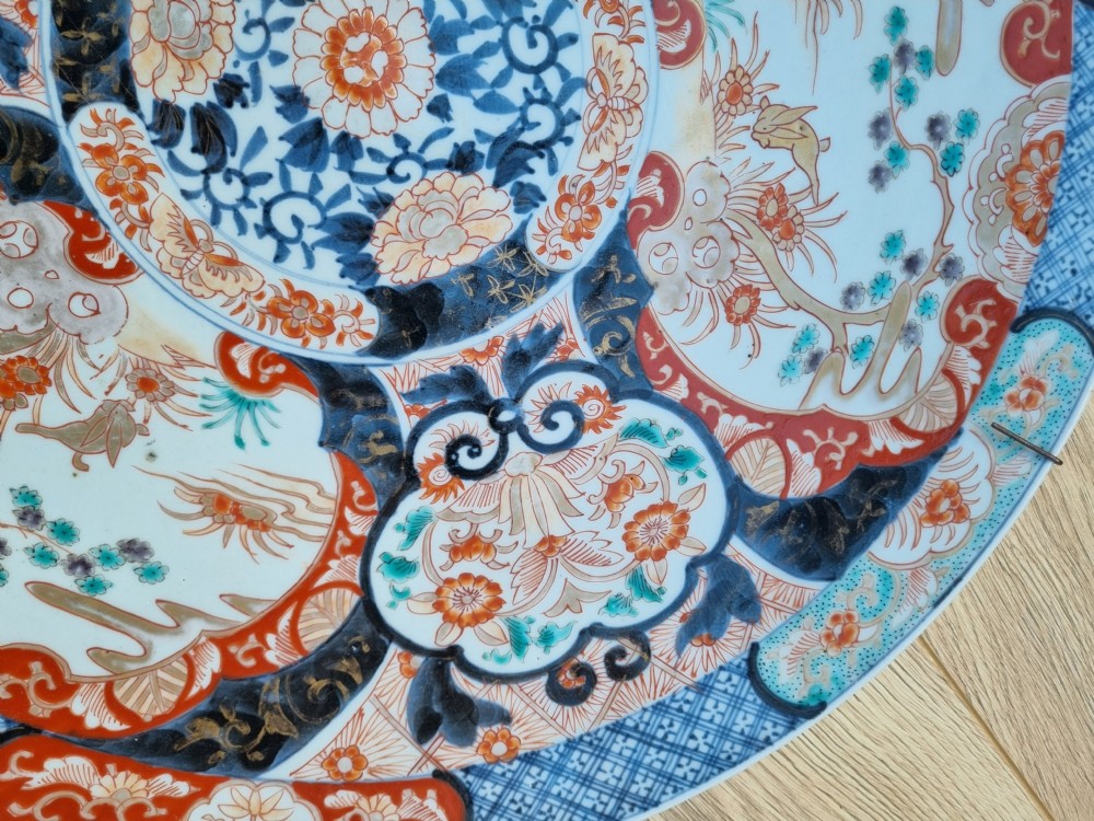 GOOD LARGE 19THC IMARI CHARGER  View II
