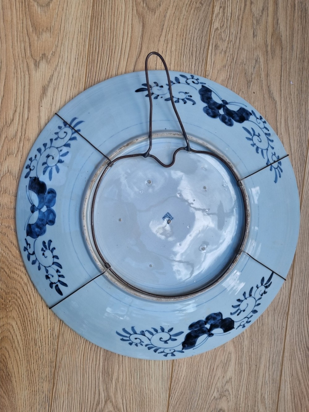 GOOD LARGE 19THC IMARI CHARGER  View V