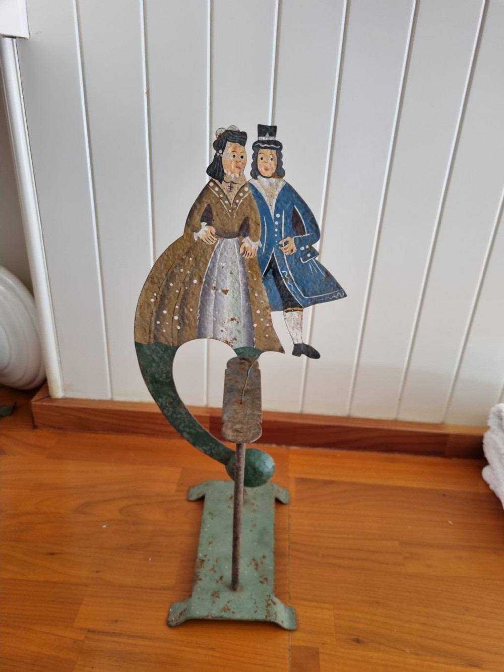 19THC METAL ROCKING TOY OF A COURTING COUPLE View IV